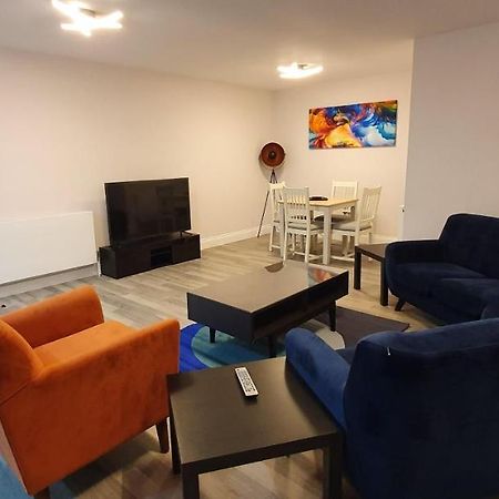 Garland Modern Spacious Apartment, Brentwood 1 Екстер'єр фото