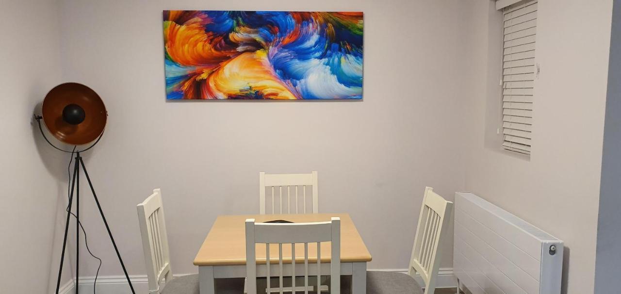 Garland Modern Spacious Apartment, Brentwood 1 Екстер'єр фото