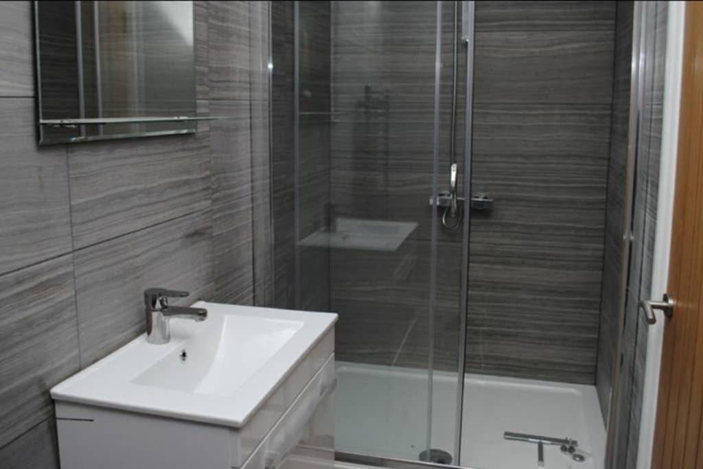 Garland Modern Spacious Apartment, Brentwood 1 Екстер'єр фото