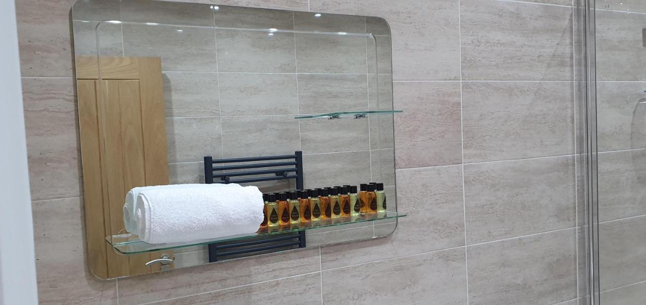 Garland Modern Spacious Apartment, Brentwood 1 Екстер'єр фото