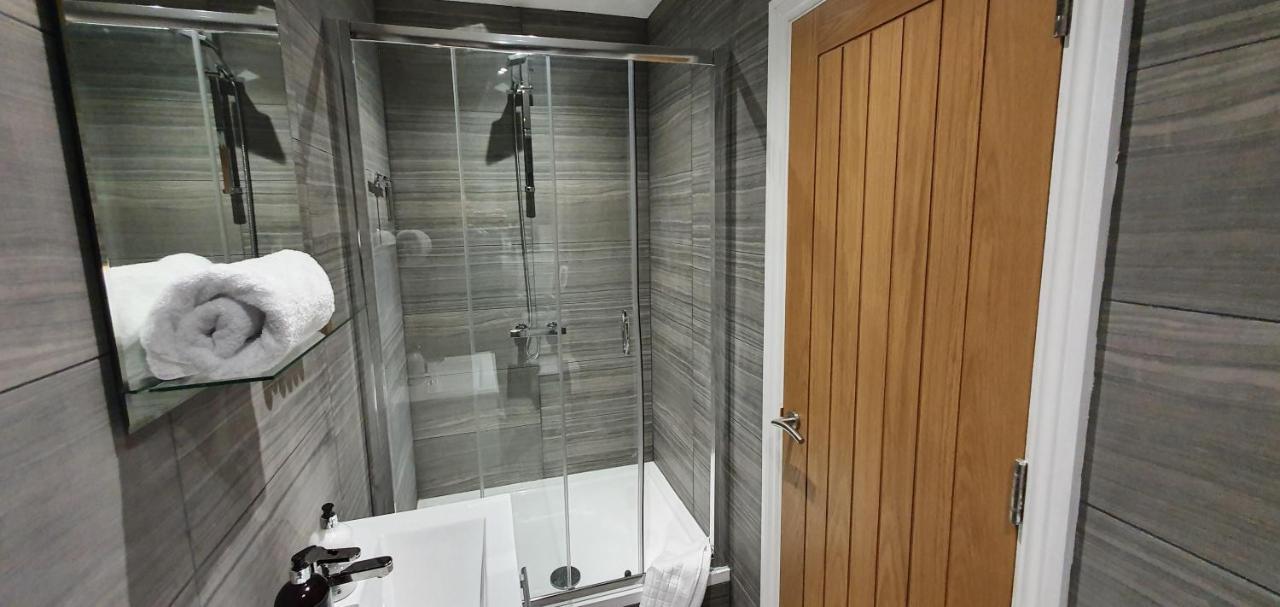 Garland Modern Spacious Apartment, Brentwood 1 Екстер'єр фото
