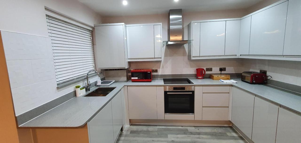 Garland Modern Spacious Apartment, Brentwood 1 Екстер'єр фото