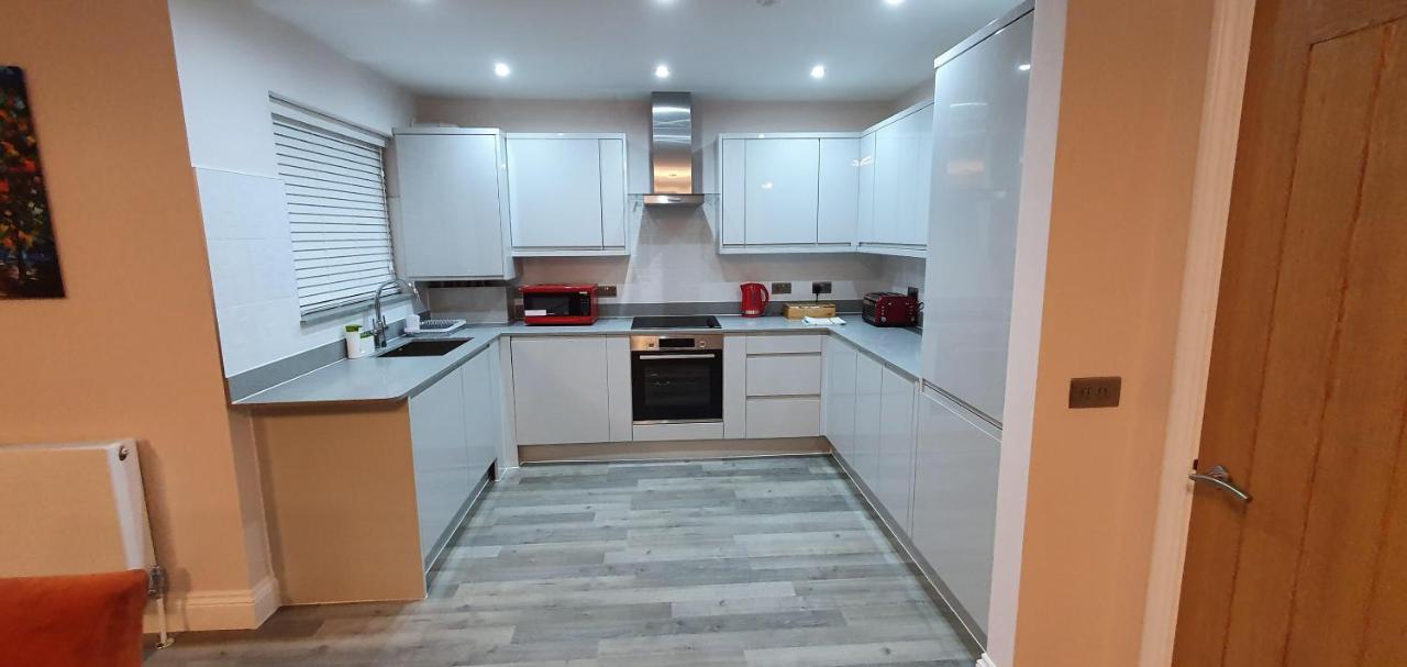 Garland Modern Spacious Apartment, Brentwood 1 Екстер'єр фото
