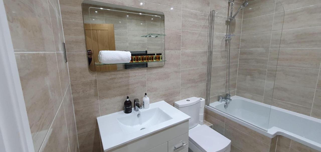 Garland Modern Spacious Apartment, Brentwood 1 Екстер'єр фото