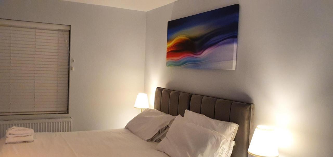 Garland Modern Spacious Apartment, Brentwood 1 Екстер'єр фото