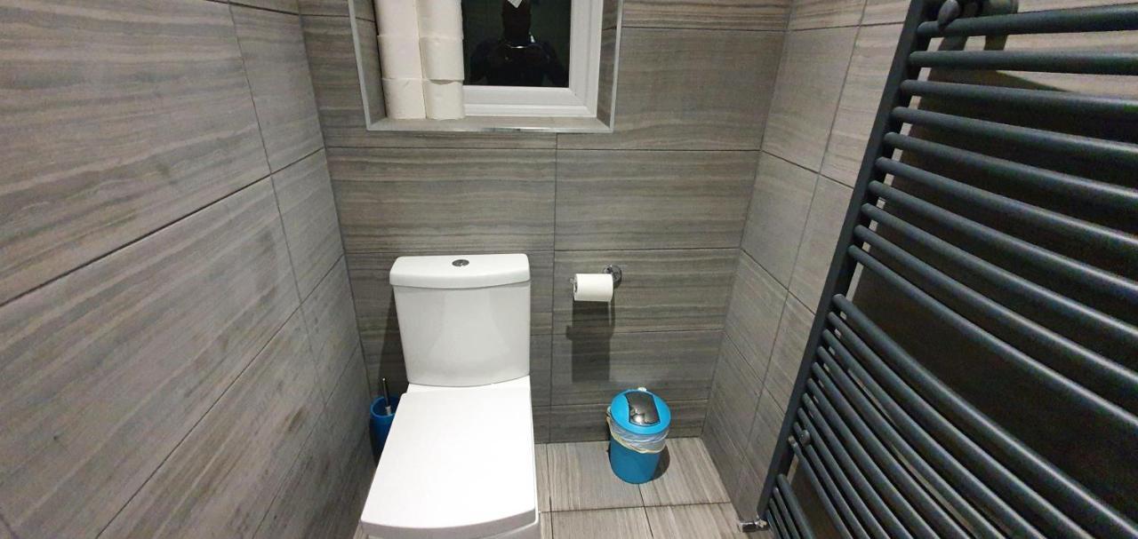 Garland Modern Spacious Apartment, Brentwood 1 Екстер'єр фото