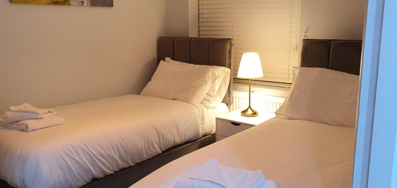Garland Modern Spacious Apartment, Brentwood 1 Екстер'єр фото