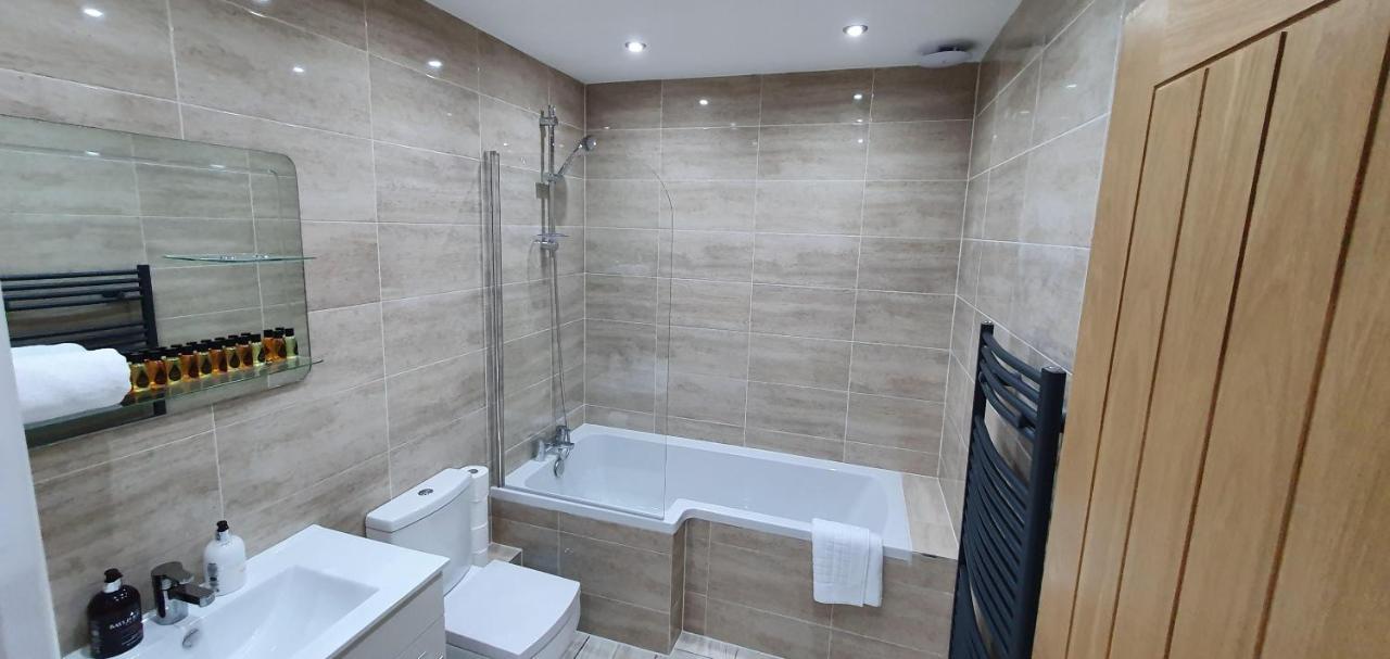 Garland Modern Spacious Apartment, Brentwood 1 Екстер'єр фото