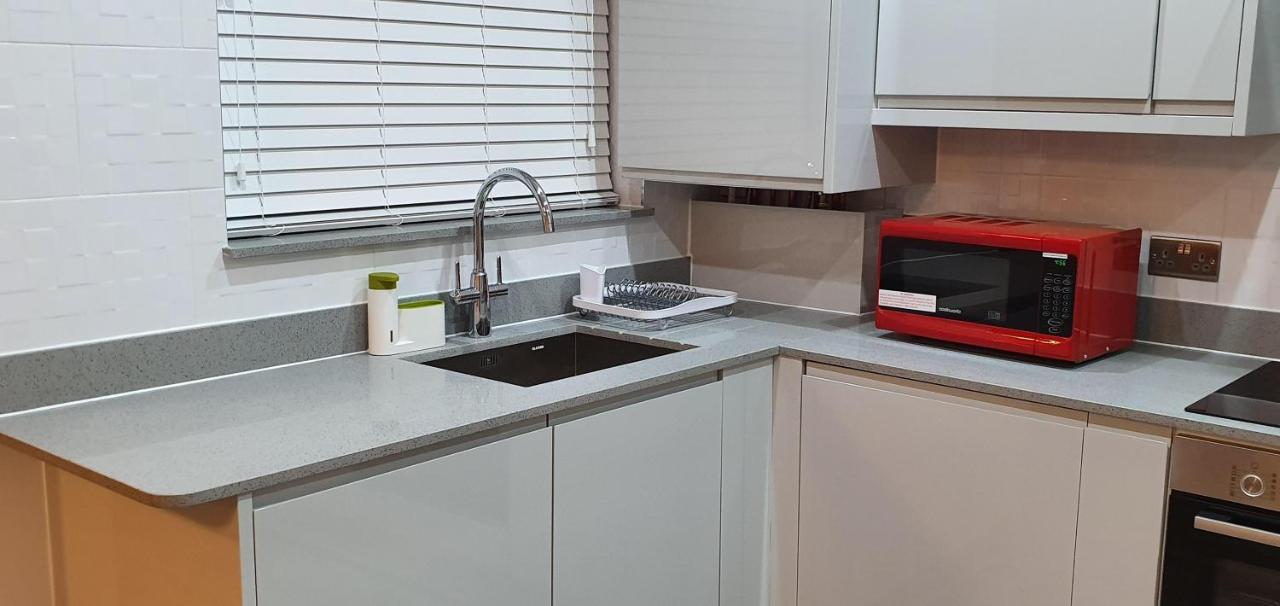 Garland Modern Spacious Apartment, Brentwood 1 Екстер'єр фото